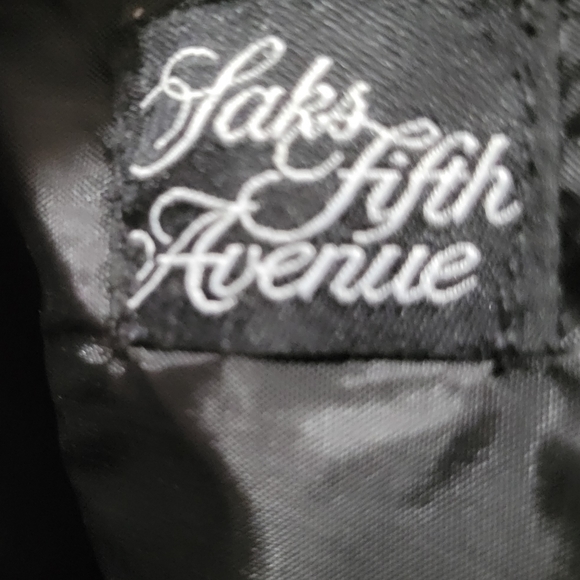 NWT Saks Fith Avenue Burgundy large Tote bag - Picture 4 of 8